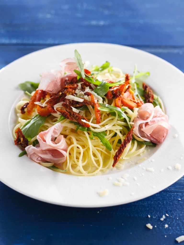 Recept 'Linguine met pancetta en zongedroogde tomaat' njam!