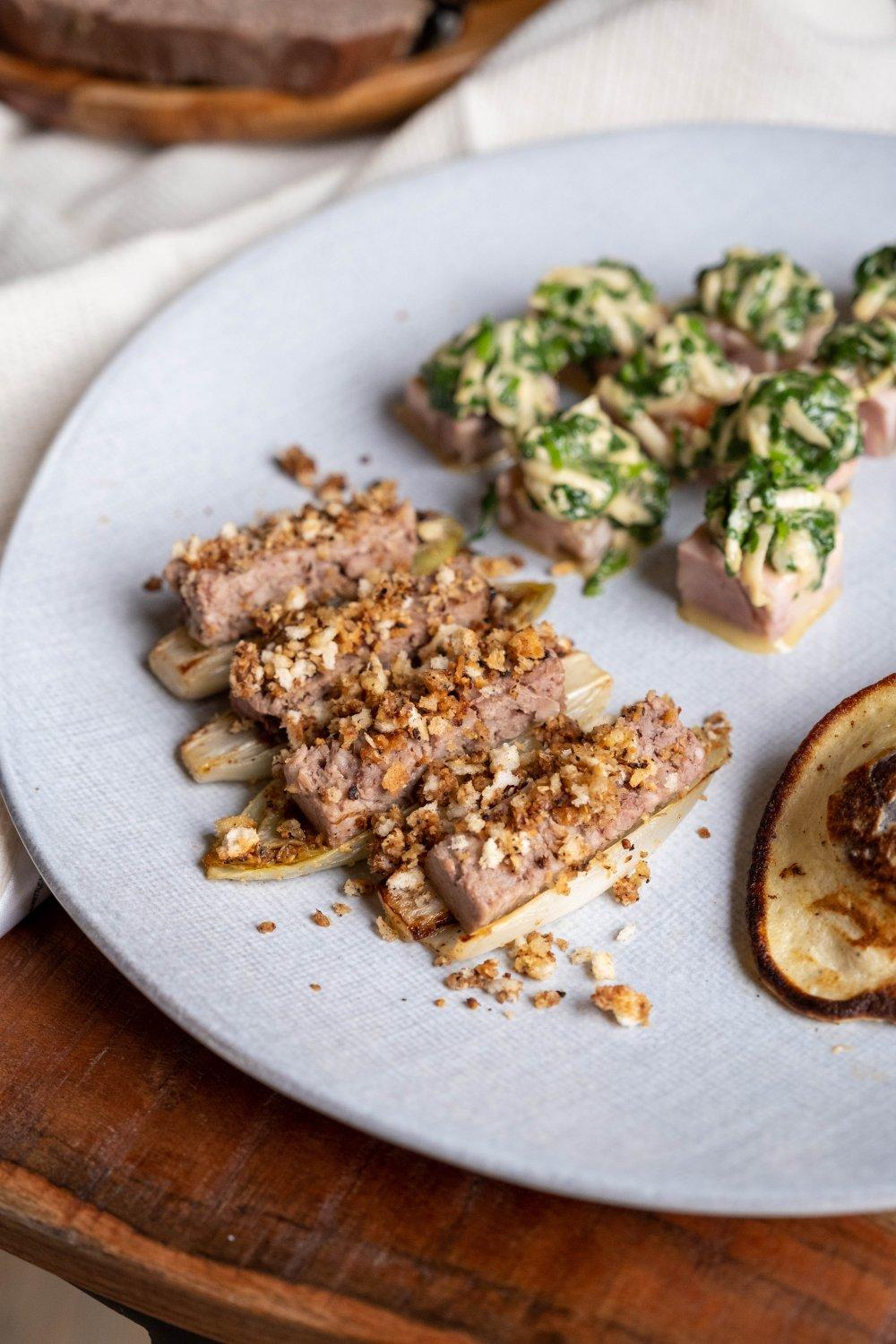 Boerenpaté met witloof en broodkruim