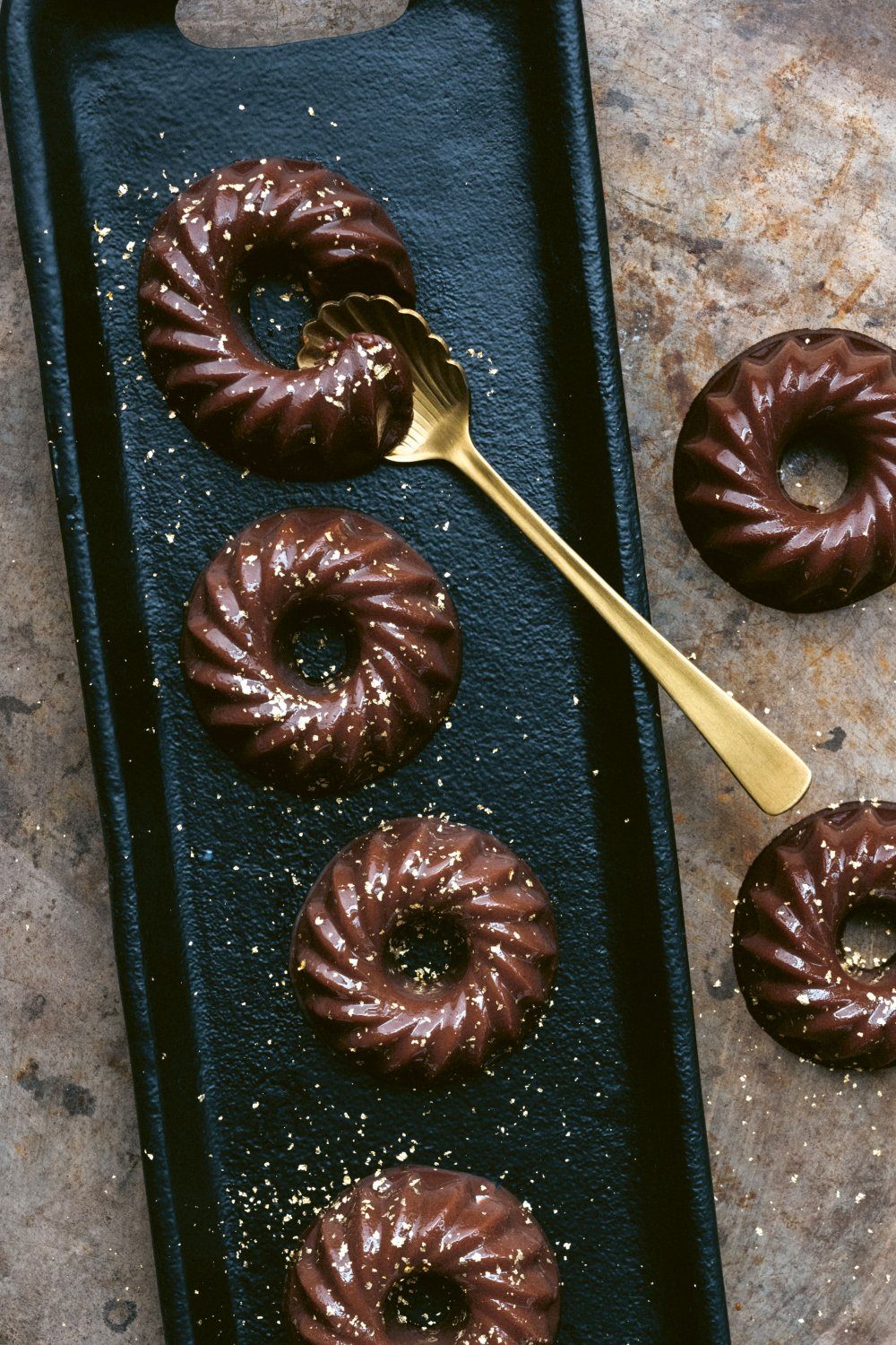 Vegan chocoladepudding met gezouten karamel