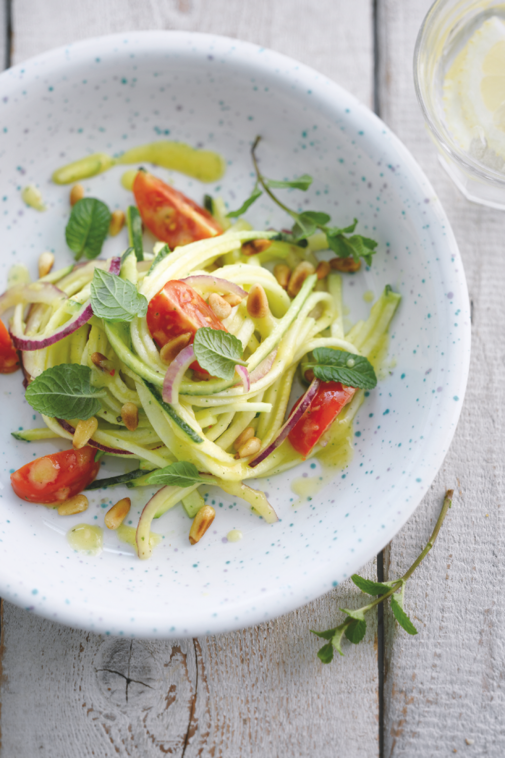 Zomerse courgettes met mangosaus