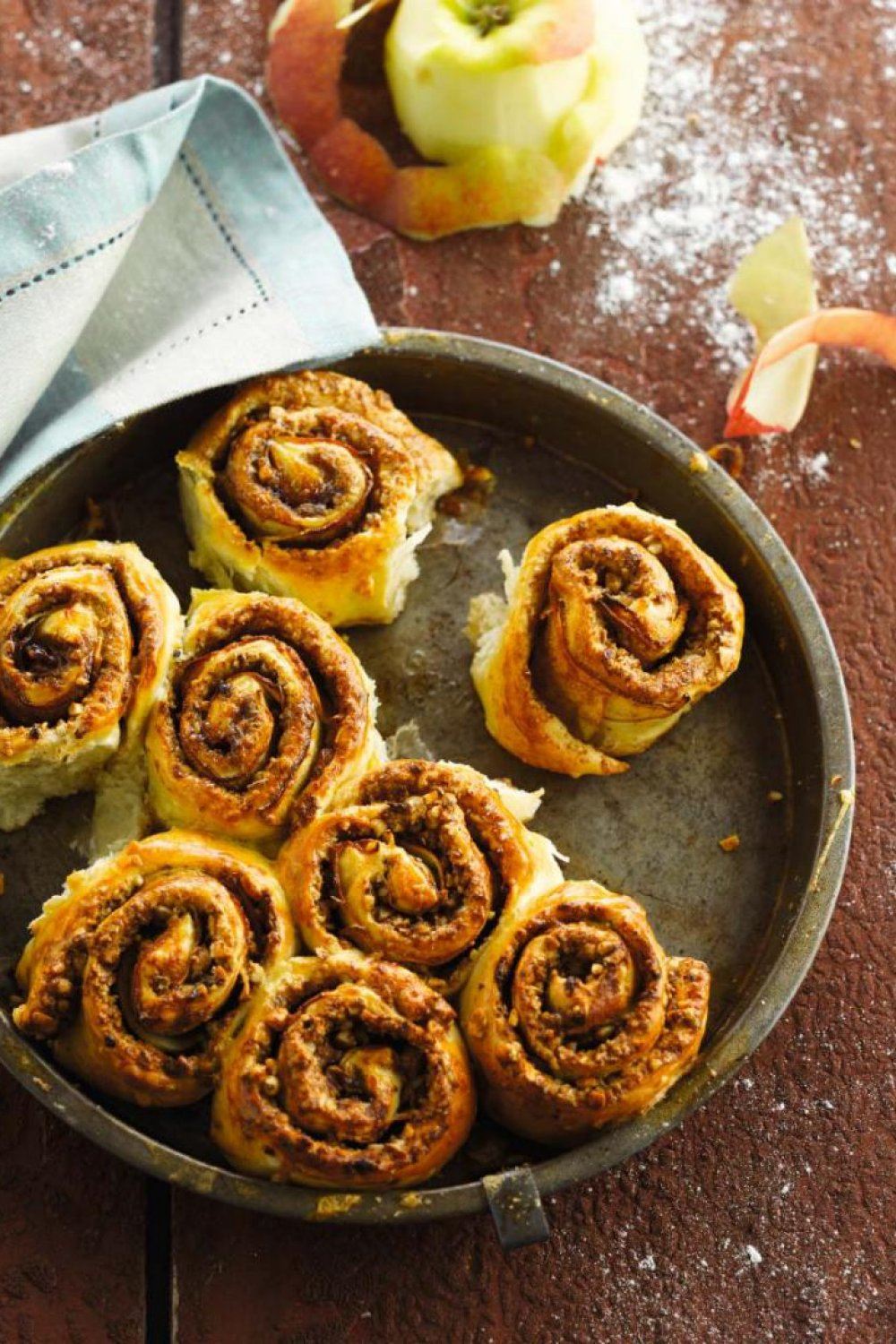 Kaneelbroodjes met appel en pecannoten