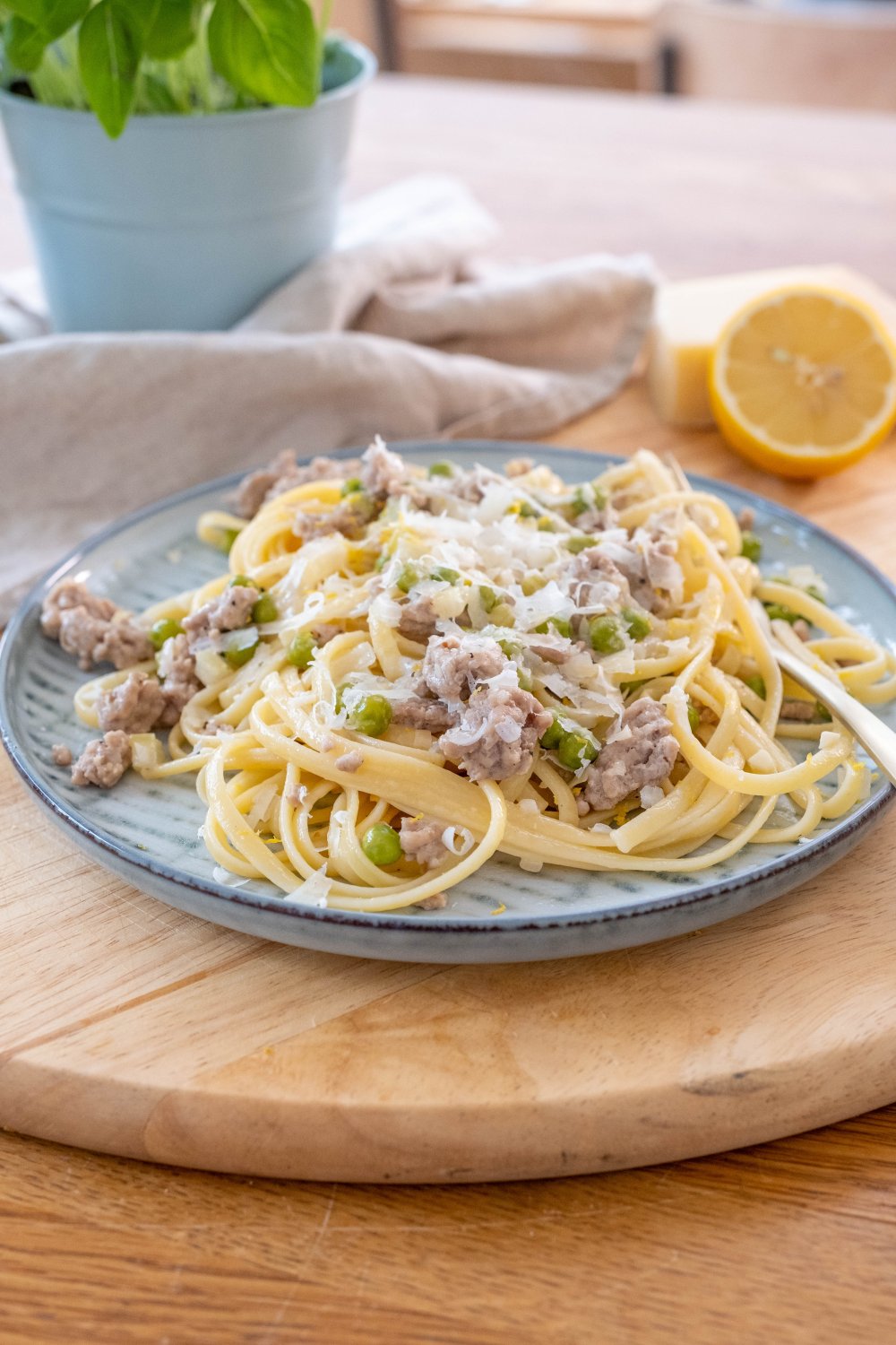 Tagliatelle met ragu van kalfsgehakt en doperwtjes