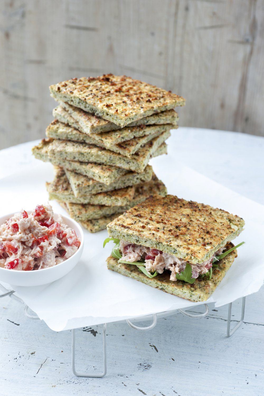 Gezond smoske met broccolibrood en tonijnsalade