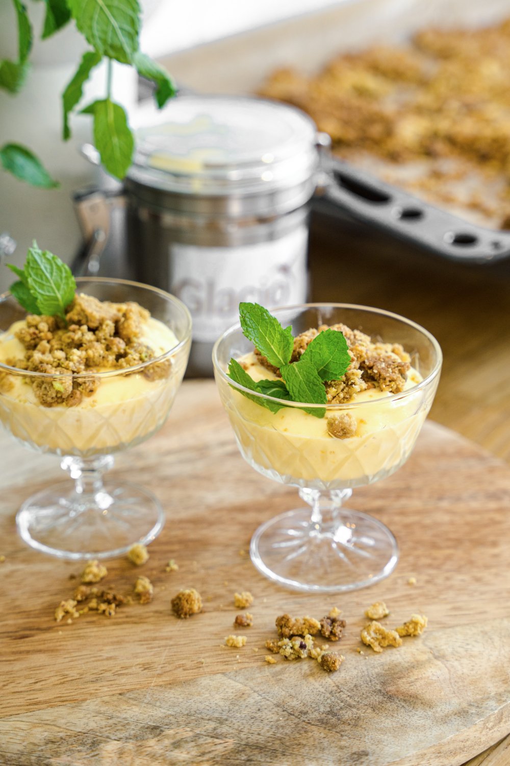 Mango froyo met pistache crumble