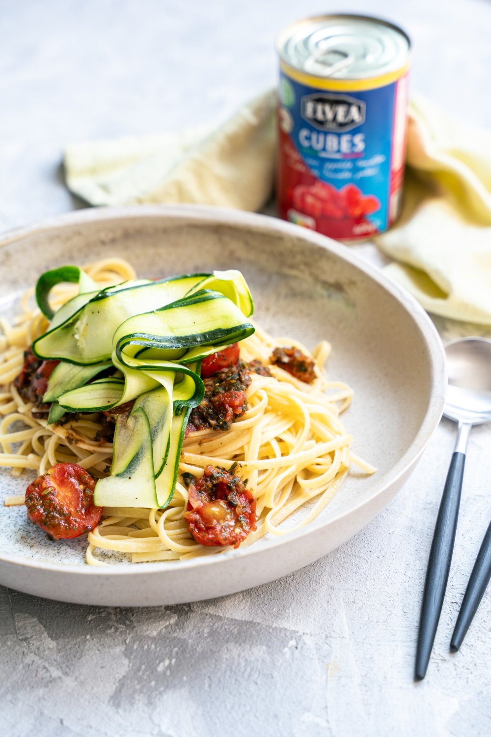 Pittige pasta met tomaat en courgette