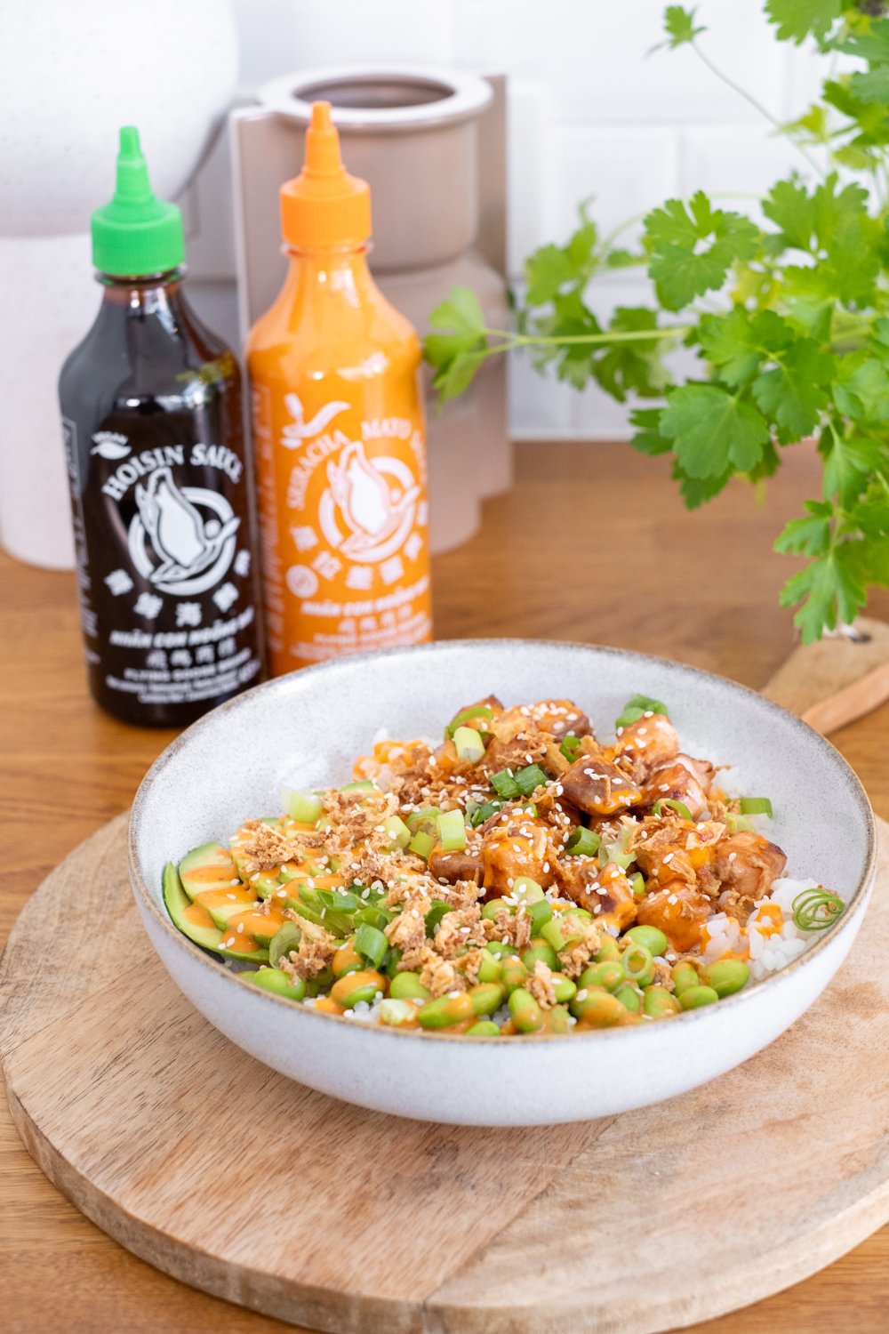 Sushibowl met zalm en srirachamayo