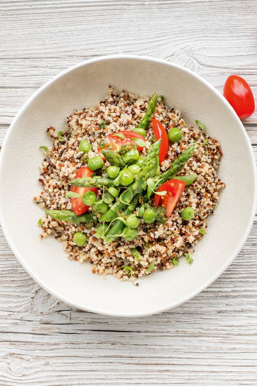 Quinoasalade met asperges en erwtjes 