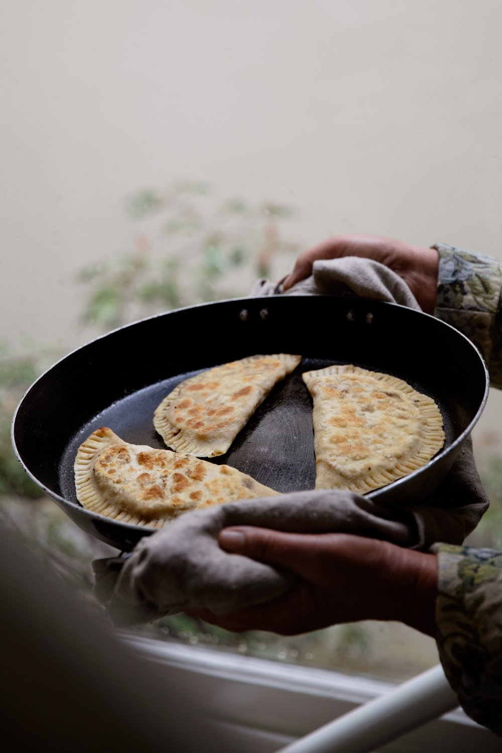 Samborakat, halvemaantjes van gevuld deeg