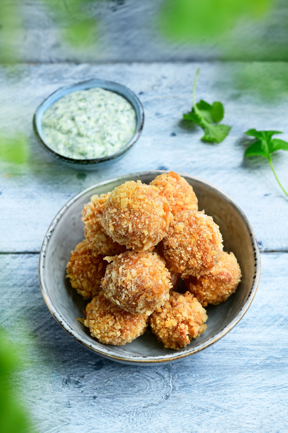 Kokoscurry balletjes met koriander mayonnaise - Recepten - njam!