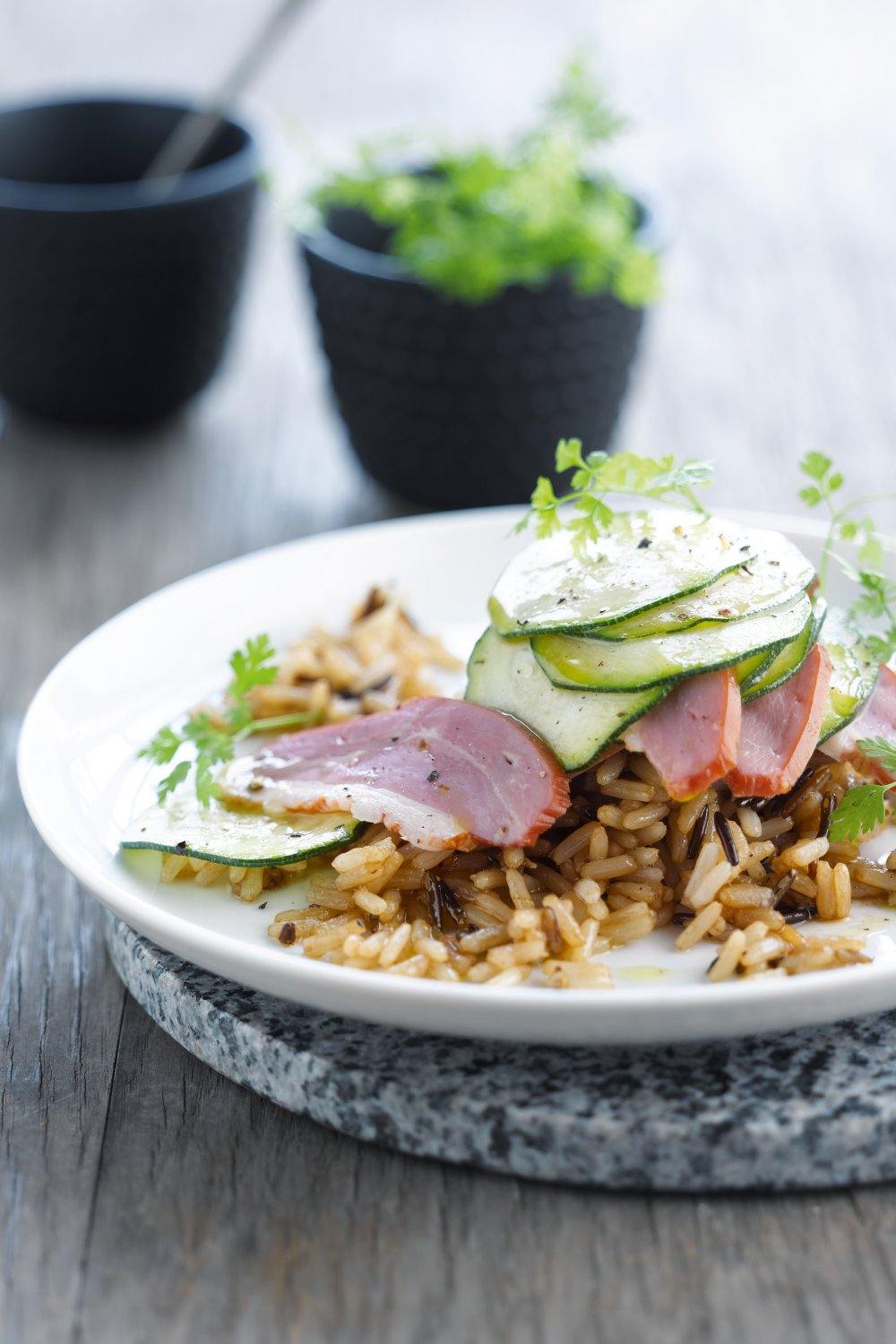 Rijstsalade met gerookte eend en courgette