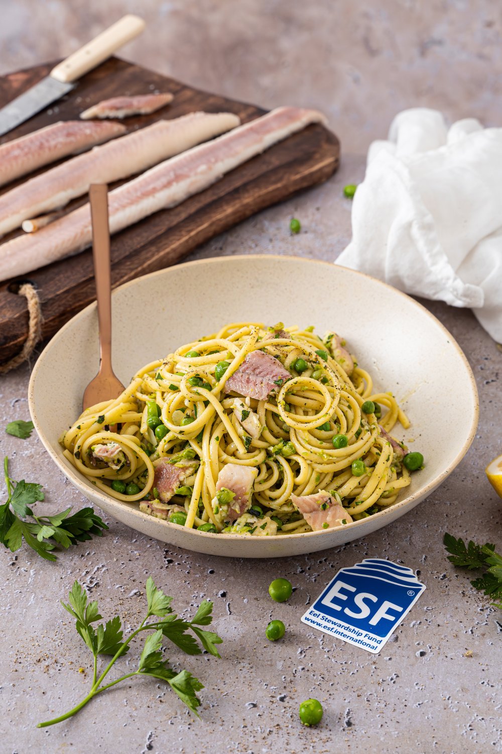 Pasta met paling, doperwten en citroen-botersaus
