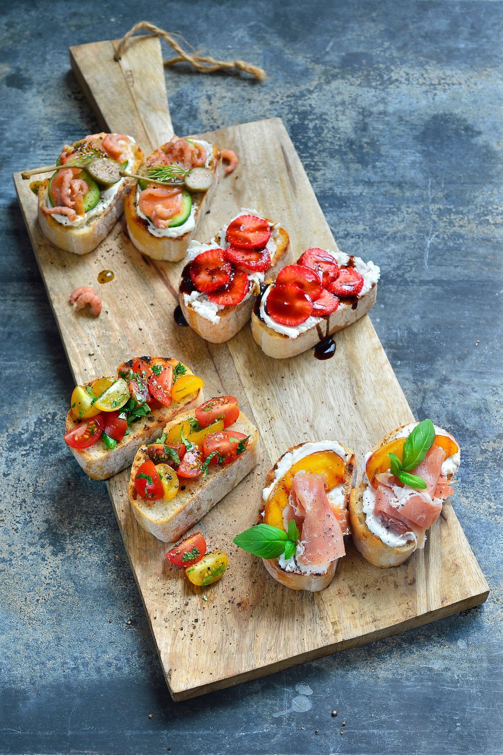 Crostini met ricotta en gegrilde nectarine