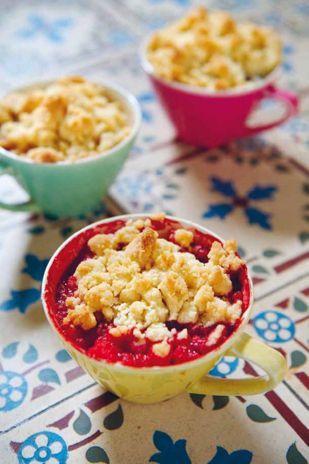 Crumble met aardbei, banaan & chocolade en peer & kaneel