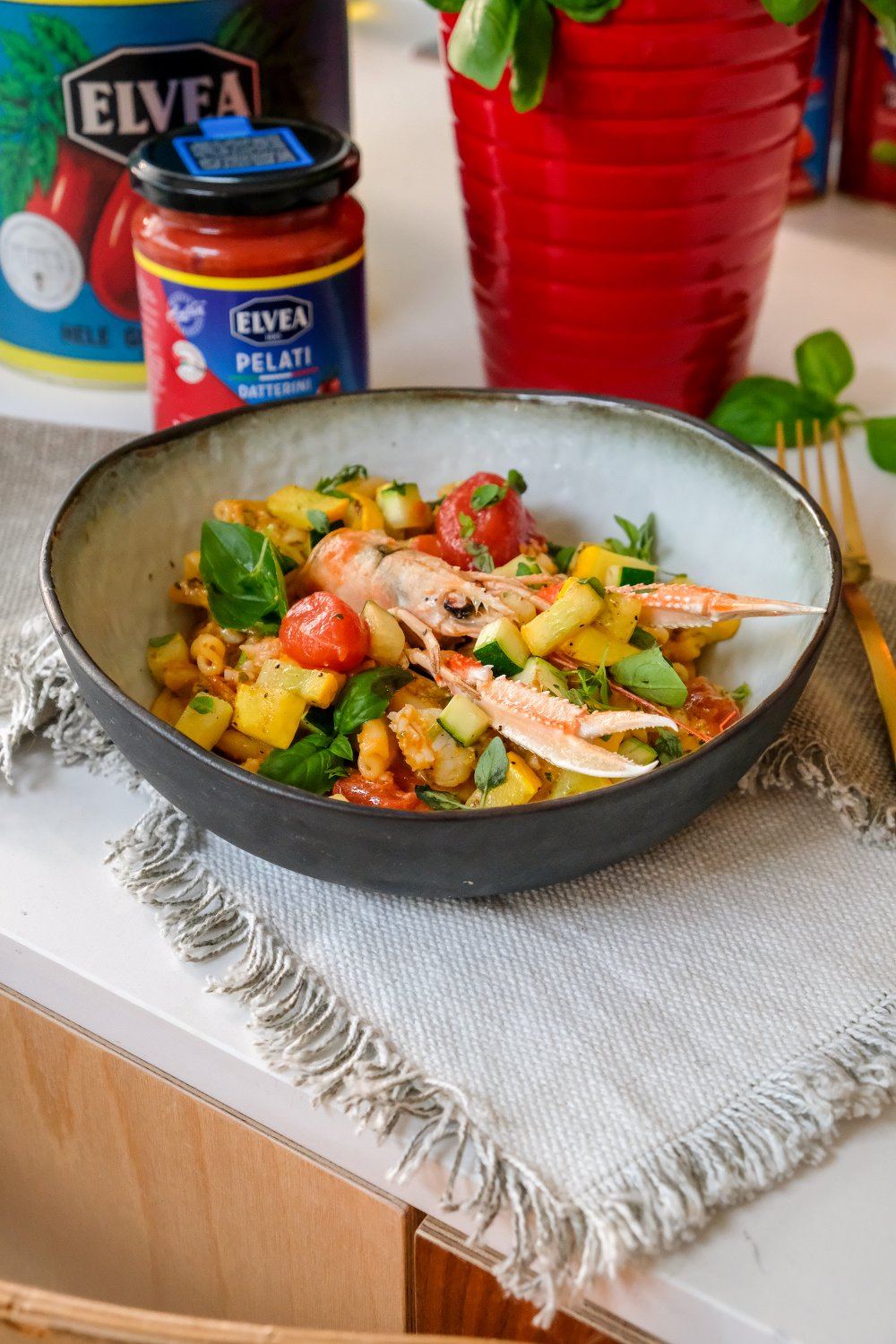 Strozzapreti met langoustines en datterini