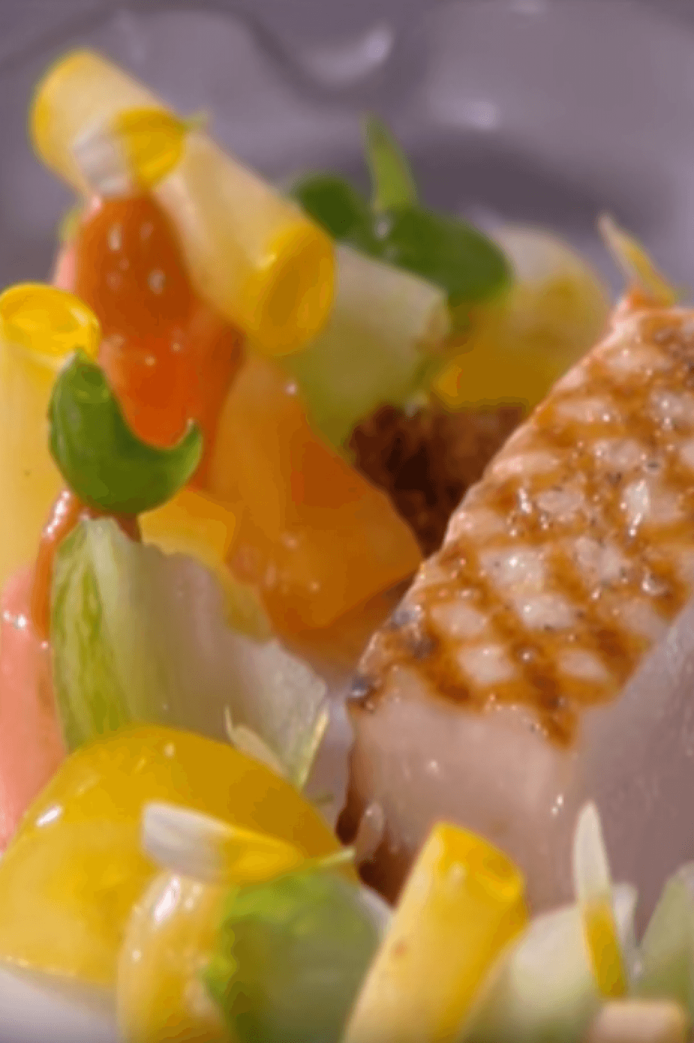 Hamachi met verveine en tomaten