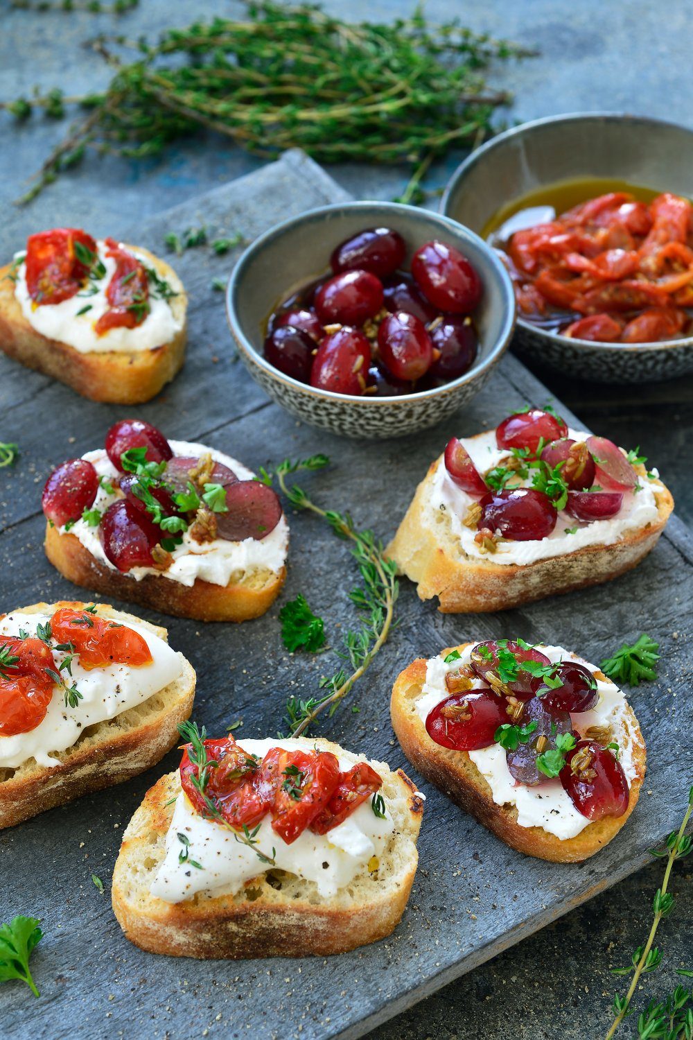 Bruschetta's met burrata en gekonfijte tomaatjes