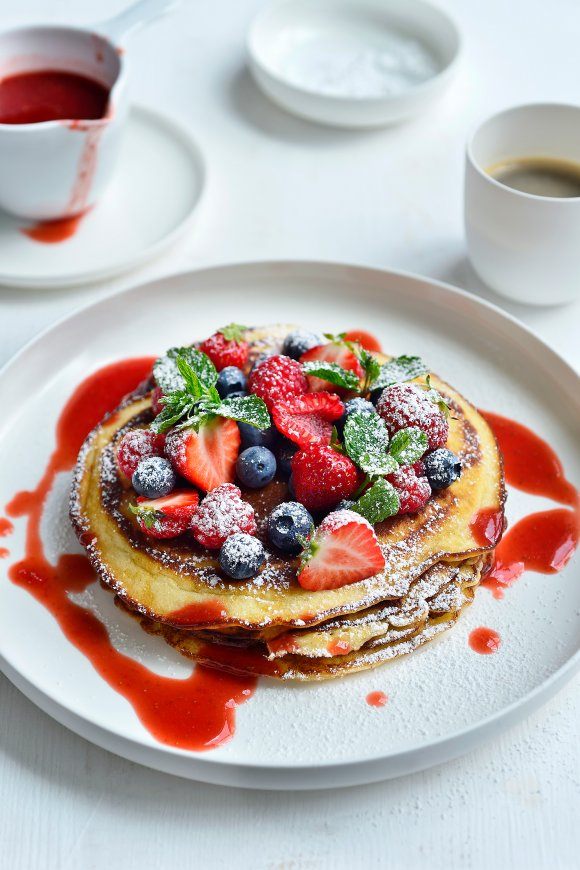 American pancakes met rood fruit