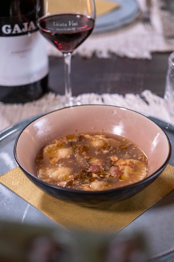 Anolini in brodo met Parmaham