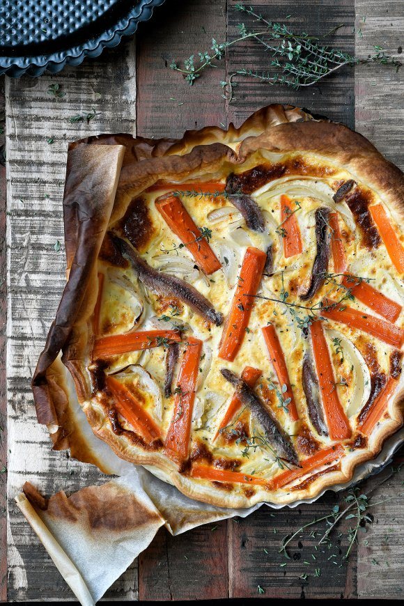 Winterse wortelquiche met ansjovis