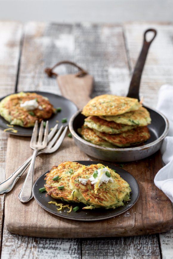 Blini's van courgette, ricotta en zalm