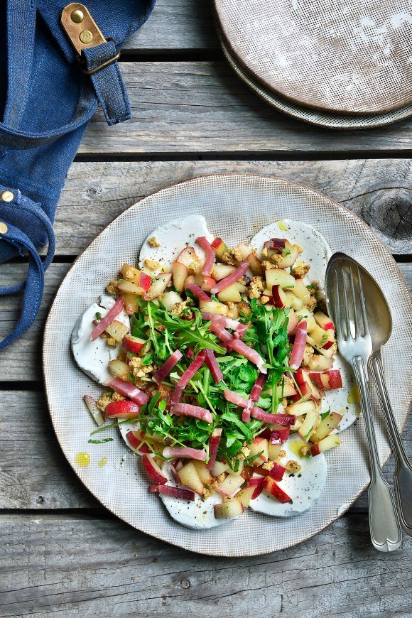 Salade van geitenkaas, perzik en parmaham