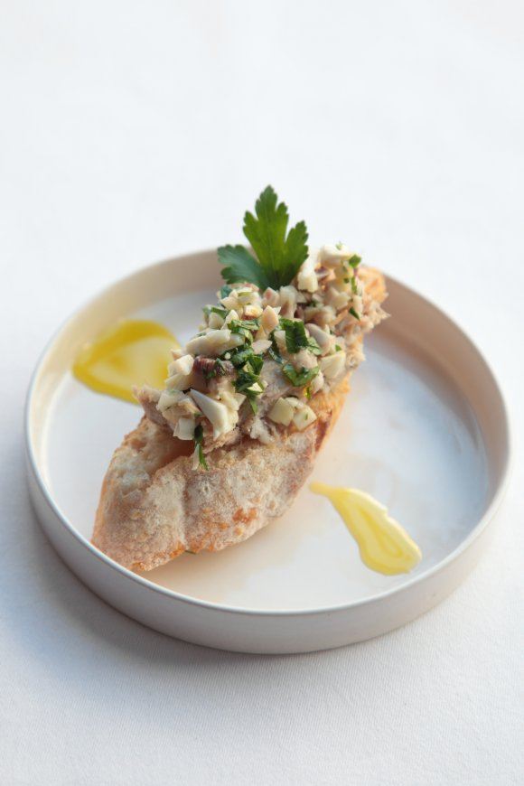 Toast met tartaar van champignons en rilletes