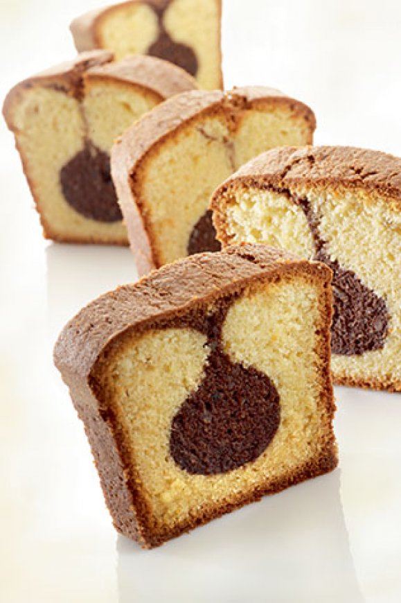 Gemarmerde vanillecake met chocoladestaafjes