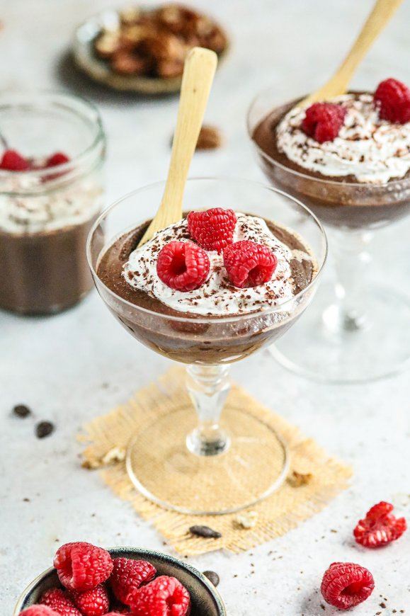 Vegan chocolademousse met frambozen