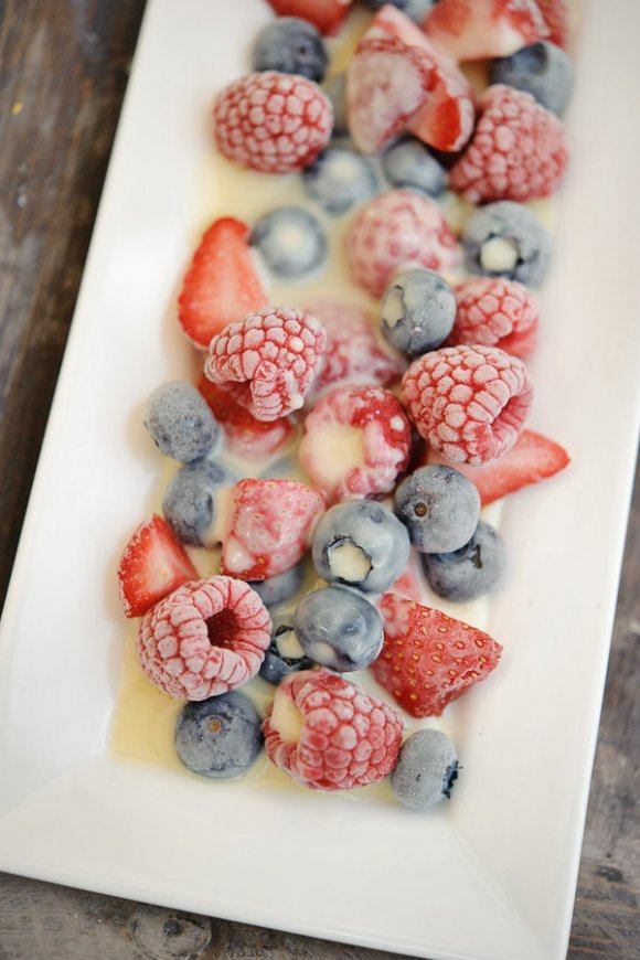 Zomers fruit met chocoladesaus