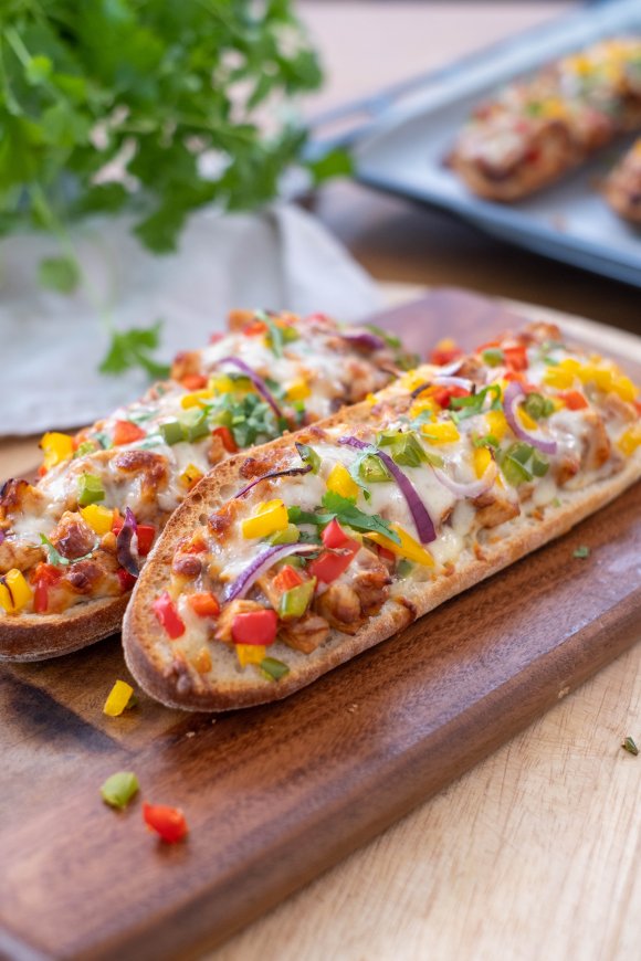 Pizza baguette met barbecue chicken