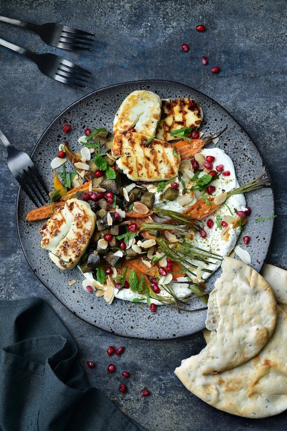 Labneh met geroosterde wortel, aubergine en berloumi