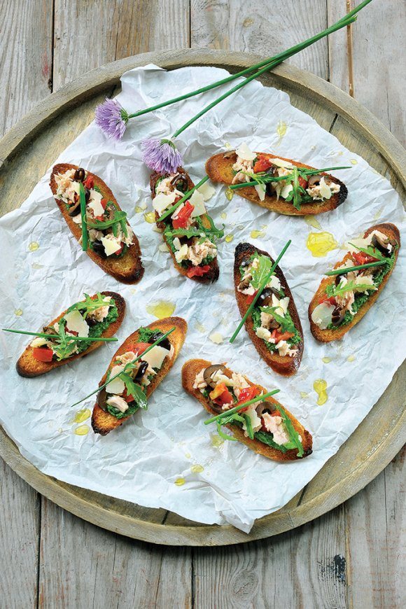 Zuiderse bruschetta met tonijn en rucolapesto