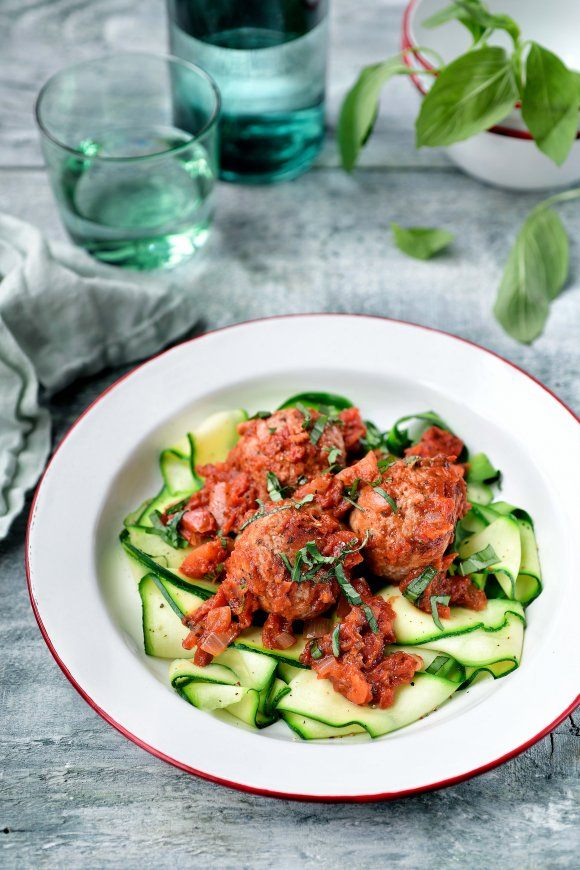 Courgetti met gehaktballetjes in tomatensaus