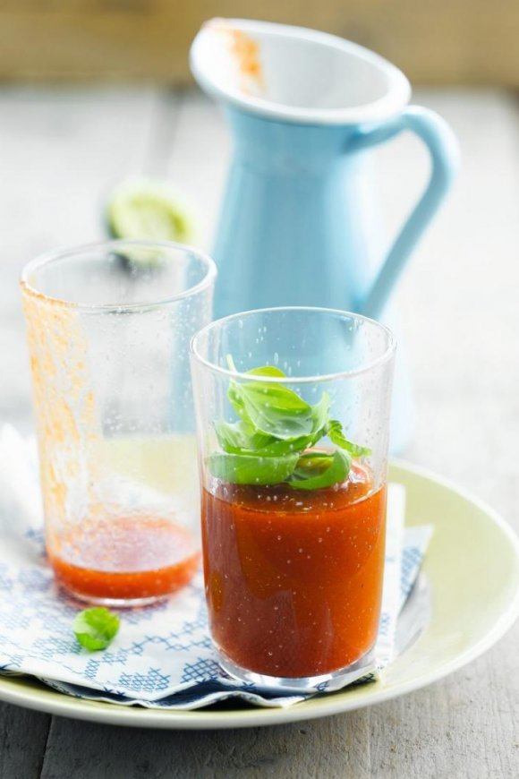 Gepeperde gazpacho met trostomaten