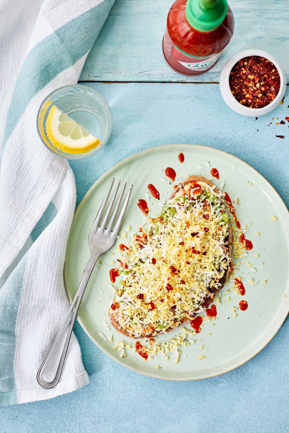 Avocado toast met geraspt ei