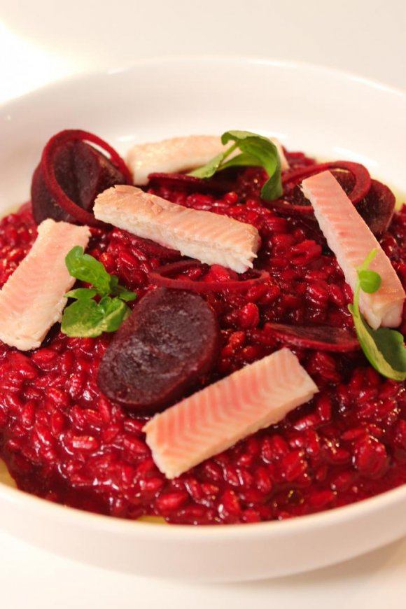 Risotto met rode biet en forel