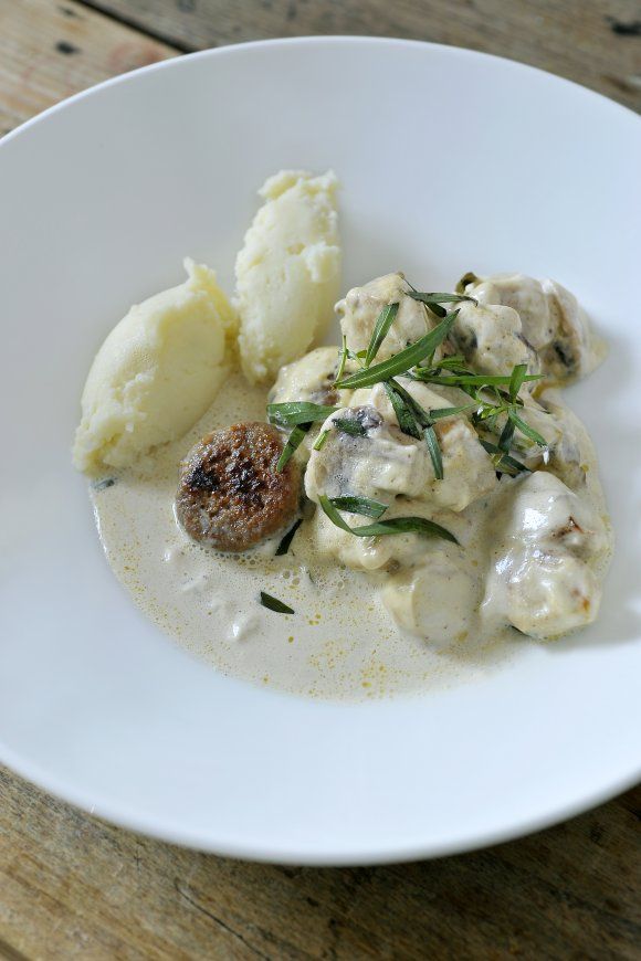 Kip met balletjes, champignons en polderpuree