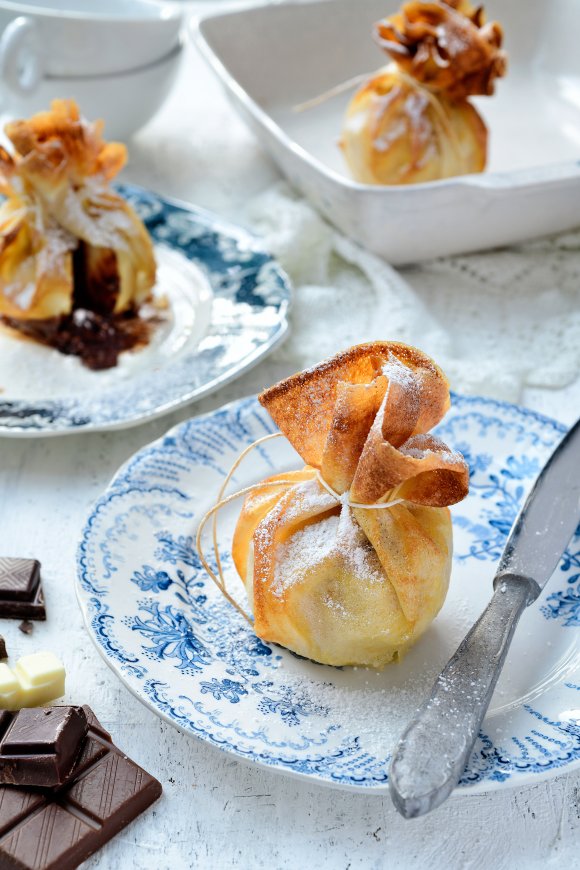 Appelbollen in brickdeeg met chocolade