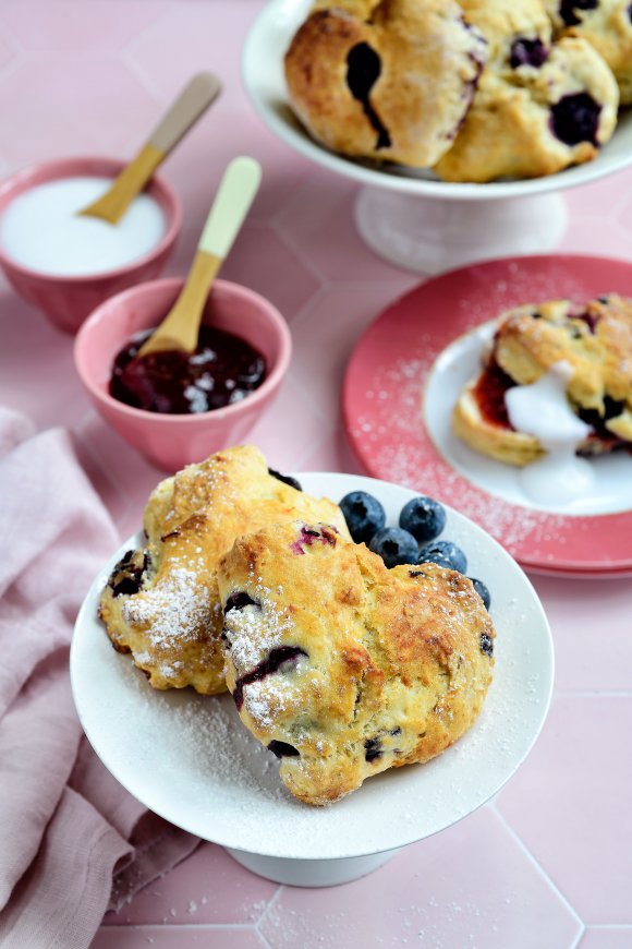 Vegan valentijnsscones met clotted cream van kokos