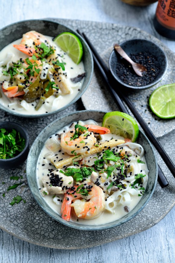 Tom kha kai met kip en tijgergarnalen