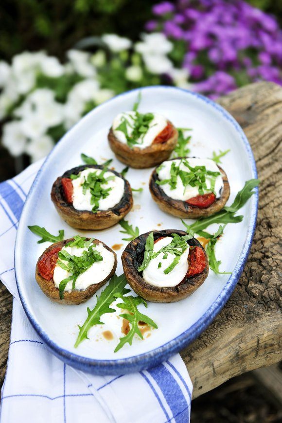 Gevulde champignons met gekonfijte tomaatjes en mozzarella