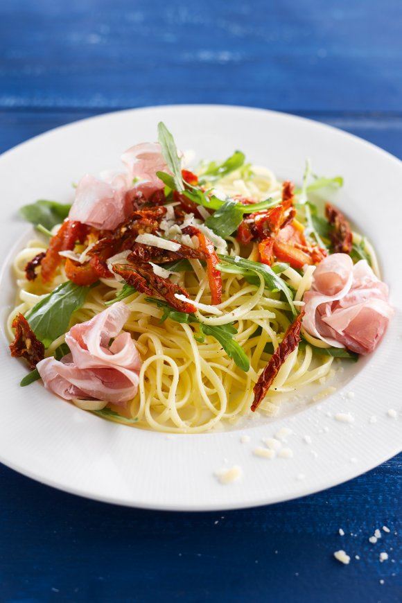 Linguine met pancetta en zongedroogde tomaat