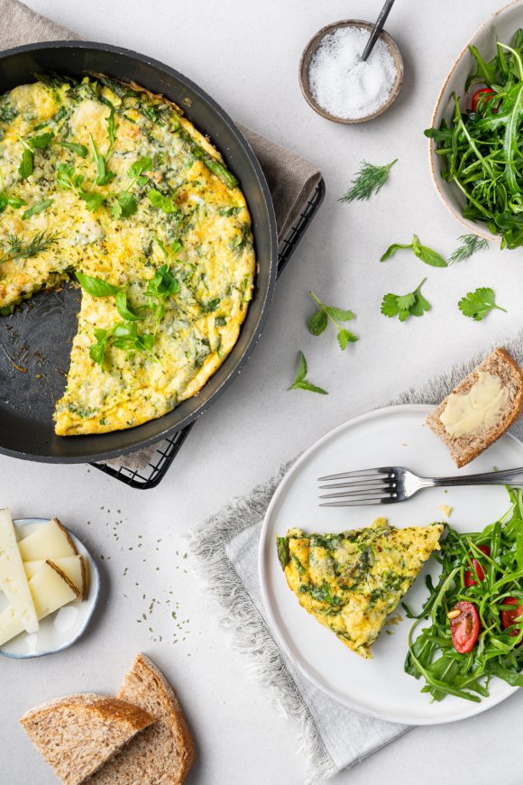 Frittata met lentegroenten en manchego