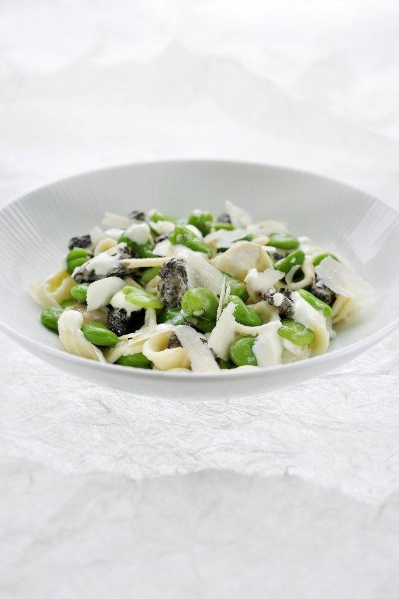 Orecchiette met tuinbonen en morieljes