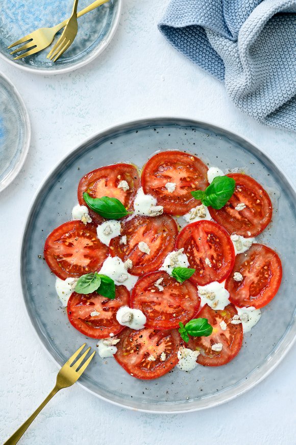 Tomaat carpaccio met komkommercrème