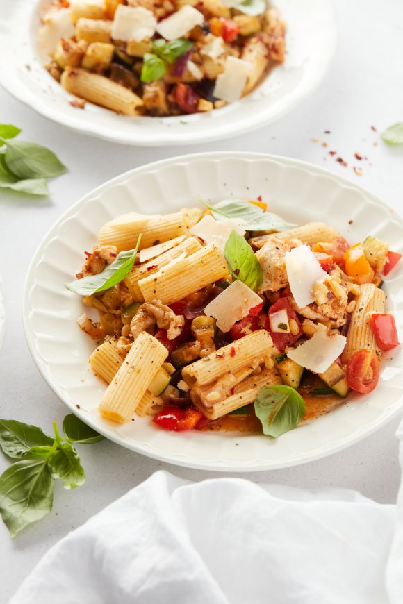 Rigatoni met oven roasted chicken & veggies