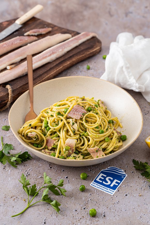Pasta met paling, doperwten en citroen-botersaus