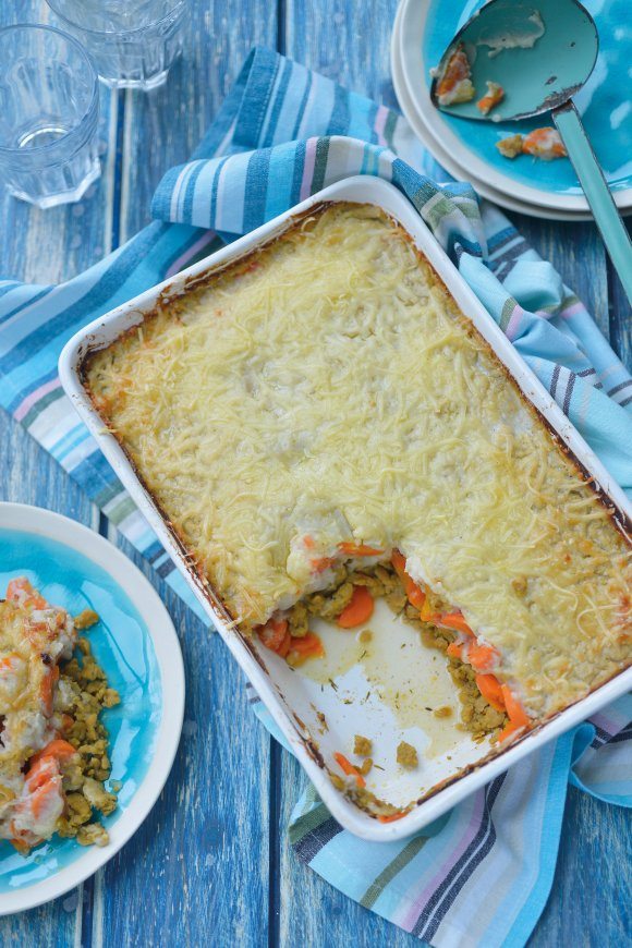 Mama's ovenschotel met kippengehakt en bloemkoolsaus