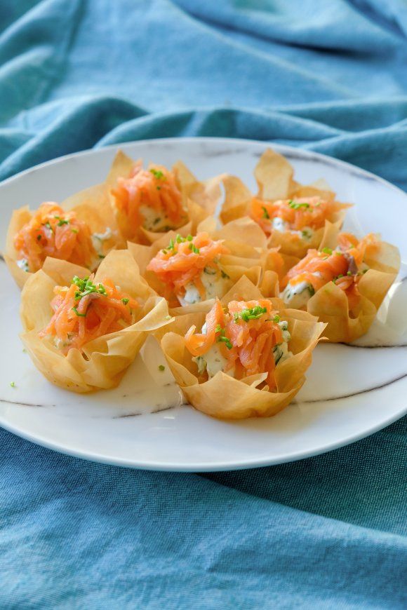 Filodeegcups met zalm en kruidenkaas