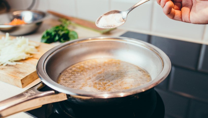 Aangebrande potten terug schoon krijgen: enkele tips